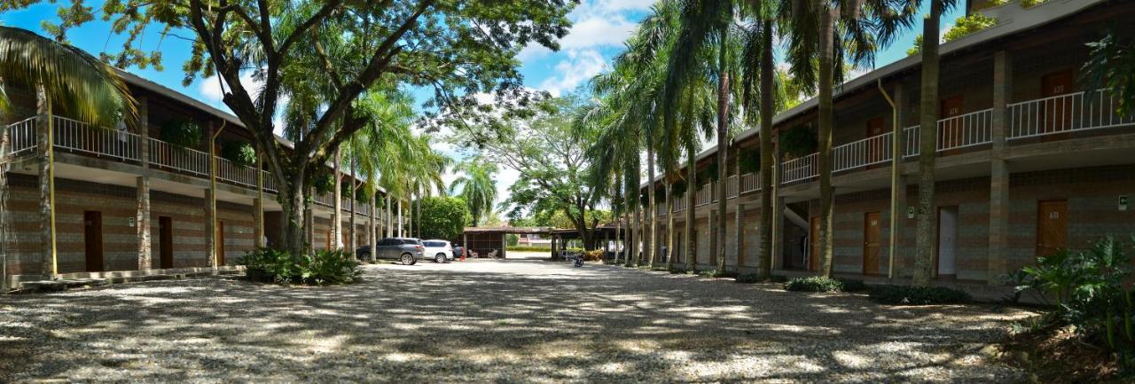 Hosteria Horizontes Caucasia Exterior foto