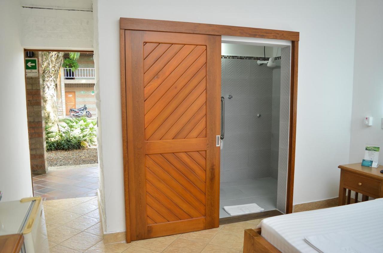 Hosteria Horizontes Caucasia Exterior foto